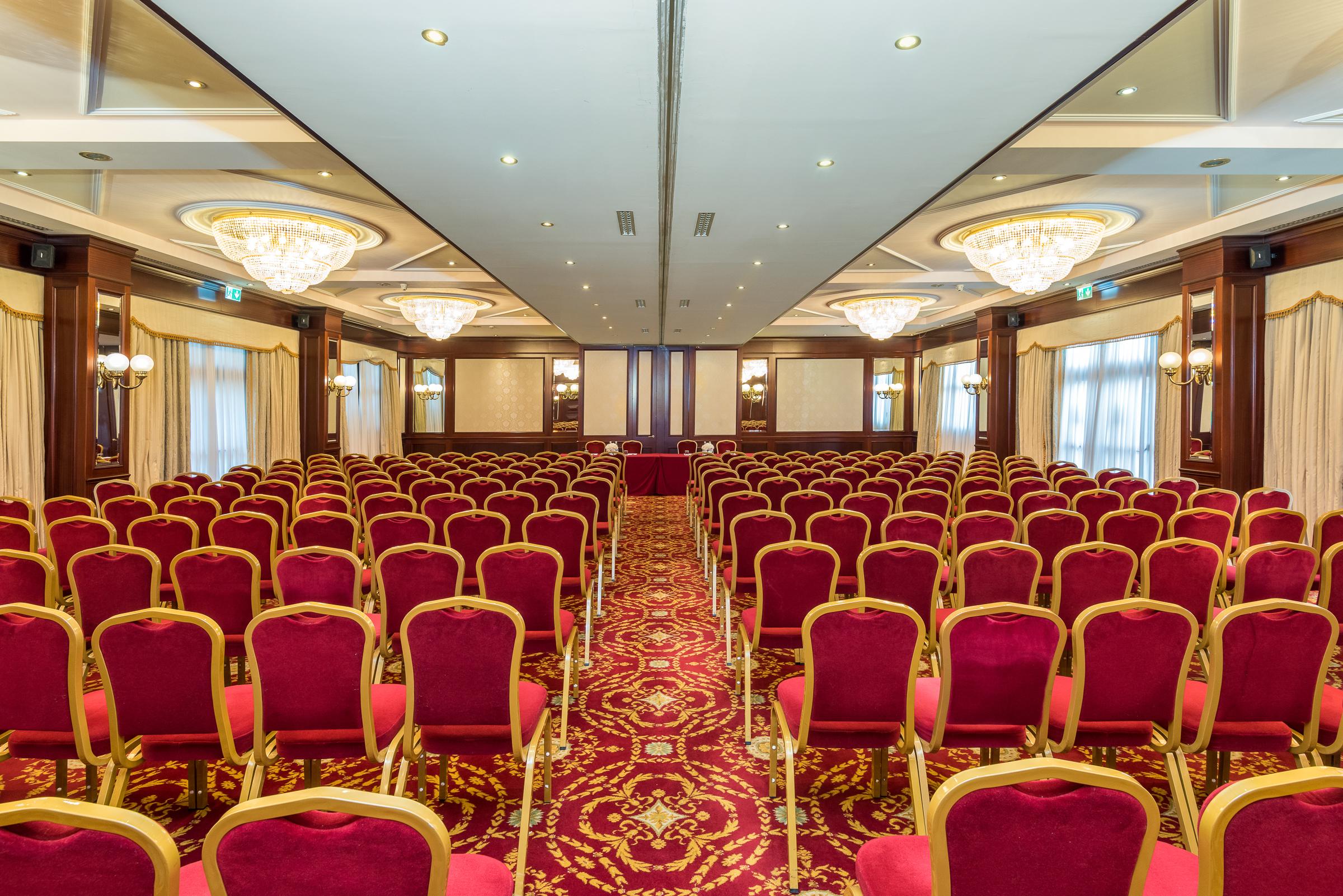 Leonardo Center 4*